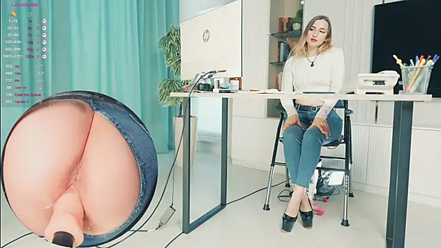 milahouston online show from November 30, 2025, 7:31 am