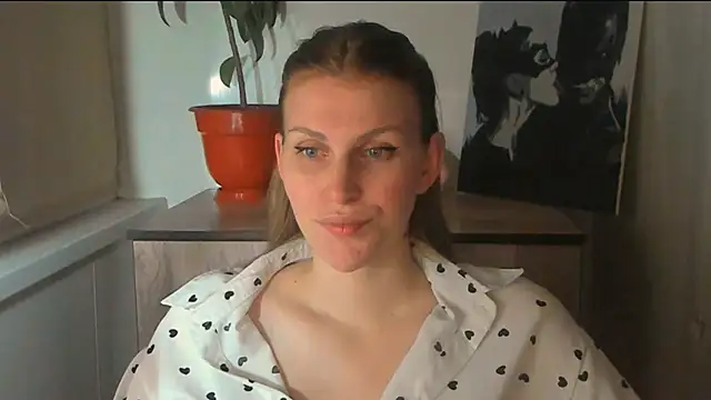 Snapshot of JuliaMuuun chatting on March 31, 2026, 8:55 pm JuliaMuuun online show from March 31, 2026, 8:55 pm