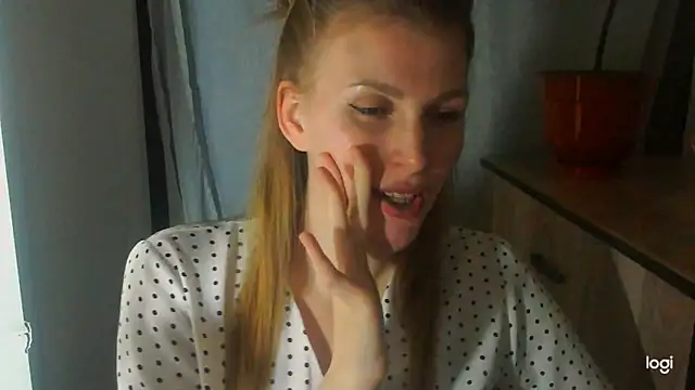 Snapshot of JuliaMuuun chatting on June 5, 2026, 8:03 pm JuliaMuuun online show from June 5, 2026, 8:03 pm