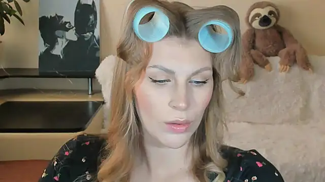 JuliaMuuun online show from September 9, 2025, 8:24 am