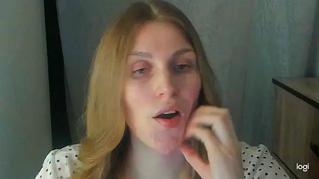Snapshot of JuliaMuuun chatting on June 9, 2026, 8:43 pm JuliaMuuun online show from June 9, 2026, 8:43 pm