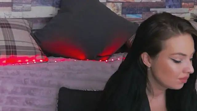 Snapshot of GrayLunna chatting on October 6, 2025, 5:41 am GrayLunna online show from October 6, 2025, 5:41 am