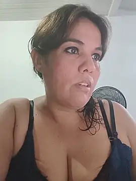Snapshot of Bellapotencia1985 chatting on May 17, 2026, 9:53 am Bellapotencia1985 online show from May 17, 2026, 9:53 am