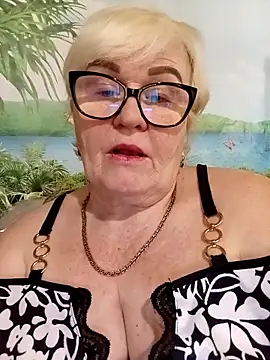 VioletSweet5566 online show from April 2, 2026, 9:49 am