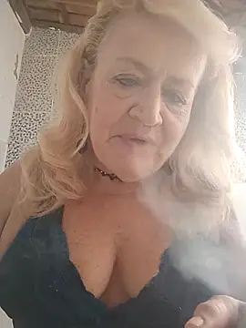 Snapshot of Belladama61 chatting on December 1, 2025, 10:05 am Belladama61 online show from December 1, 2025, 10:05 am