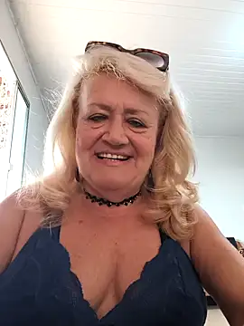 Snapshot of Belladama61 chatting on May 4, 2026, 10:18 am Belladama61 online show from May 4, 2026, 10:18 am