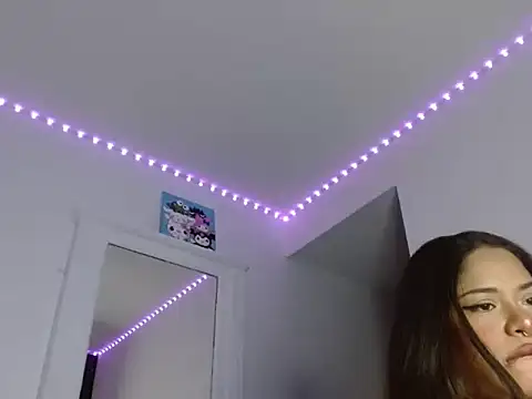 Snapshot of reina_reina chatting on September 27, 2025, 12:06 am reina reina online show from September 27, 2025, 12:06 am