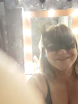 Snapshot of AliceGold5231 chatting on October 13, 2025, 7:26 pm AliceGold5231 online show from October 13, 2025, 7:26 pm