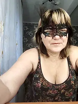 Snapshot of AliceGold5231 chatting on November 11, 2025, 6:30 am AliceGold5231 online show from November 11, 2025, 6:30 am