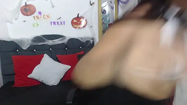 SamantaSweett  online show from October 25, 2025, 12:50 pm