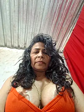 Snapshot of floresblancas chatting on May 2, 2026, 2:22 pm floresblancas online show from May 2, 2026, 2:22 pm