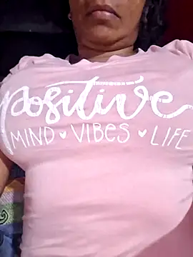 Snapshot of floresblancas chatting on November 26, 2025, 11:10 am floresblancas online show from November 26, 2025, 11:10 am