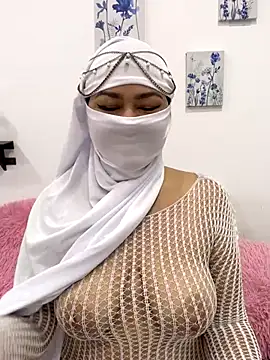 Amyraa  online show from December 2, 2025, 12:18 pm