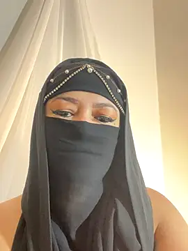 Amyraa  online show from November 19, 2025, 1:11 pm