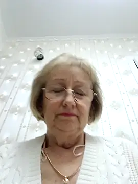 AlikaSwan5821 online show from November 12, 2025, 7:18 pm