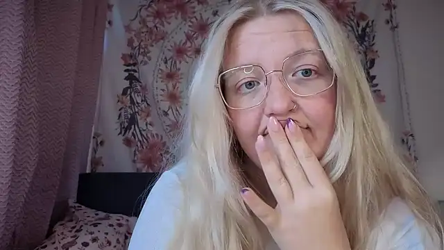 Snapshot of Daisyxoxo_ chatting on September 23, 2025, 8:32 am Daisyxoxo  online show from September 23, 2025, 8:32 am