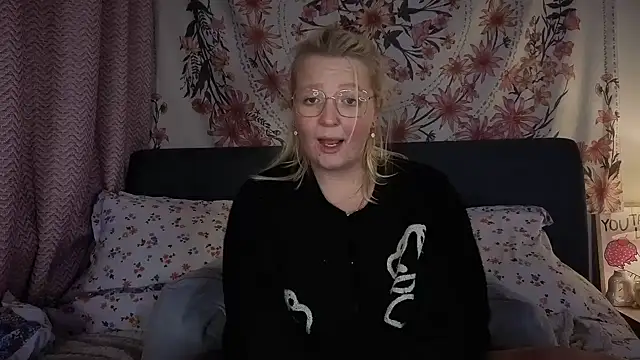 Daisyxoxo  online show from February 19, 2026, 9:12 pm