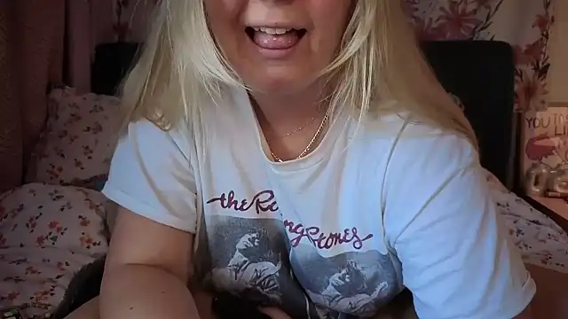 Daisyxoxo  online show from March 5, 2026, 10:01 am