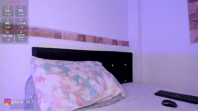 Snapshot of max_valiant1 chatting on November 4, 2025, 9:35 am max valiant1 online show from November 4, 2025, 9:35 am