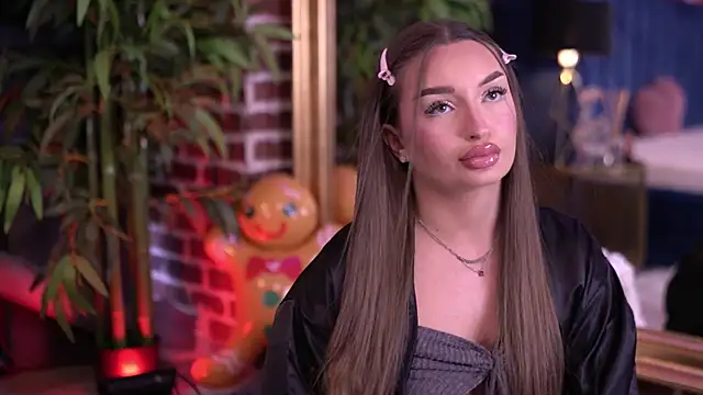 Snapshot of MillaSerene chatting on December 21, 2025, 7:32 am MillaSerene online show from December 21, 2025, 7:32 am