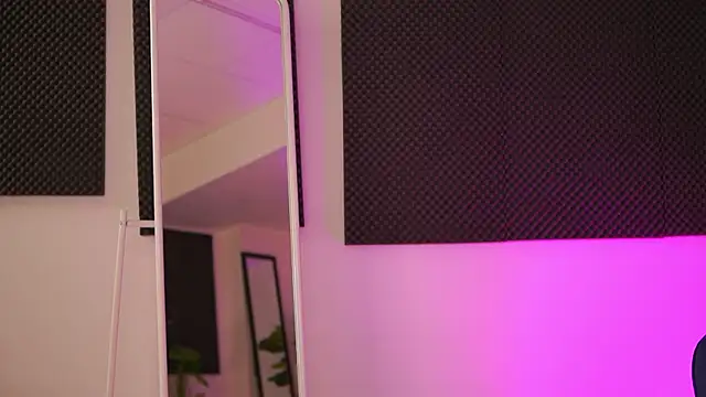 Snapshot of KyssaraPlay chatting on December 1, 2025, 8:21 pm KyssaraPlay online show from December 1, 2025, 8:21 pm