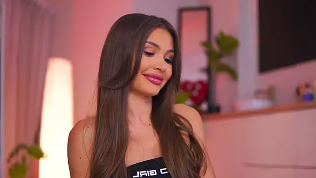 Snapshot of KyssaraPlay chatting on December 19, 2025, 8:22 pm KyssaraPlay online show from December 19, 2025, 8:22 pm