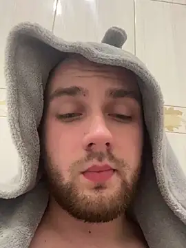 LuckyGirlfriends online show from February 5, 2026, 1:56 am