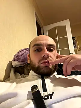 LuckyGirlfriends online show from November 4, 2025, 6:22 pm