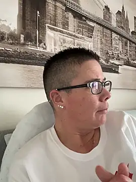 Snapshot of voluptuous-minx chatting on December 4, 2025, 12:15 pm voluptuous-minx online show from December 4, 2025, 12:15 pm