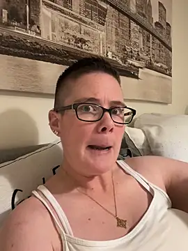 Snapshot of voluptuous-minx chatting on December 16, 2025, 4:55 pm voluptuous-minx online show from December 16, 2025, 4:55 pm