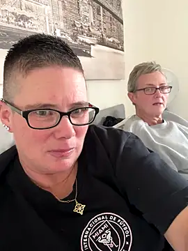 Snapshot of voluptuous-minx chatting on December 14, 2025, 12:44 pm voluptuous-minx online show from December 14, 2025, 12:44 pm