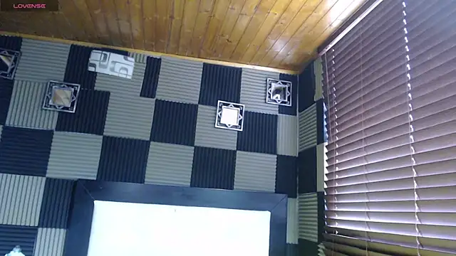 antonela-tompson online show from January 12, 2026, 6:04 pm