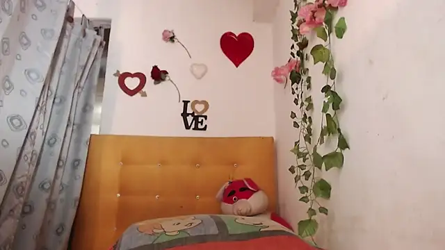 LULU ALANAA  online show from September 14, 2025, 3:34 pm