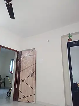 Shivani2002 online show from April 11, 2026, 10:19 am