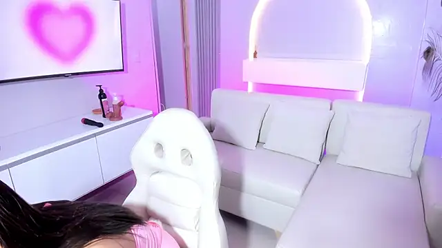 Ailee naughty online show from December 16, 2025, 2:16 am