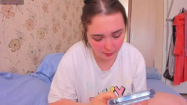 Snapshot of Alice_next_door chatting on June 3, 2026, 11:11 am Alice next door online show from June 3, 2026, 11:11 am