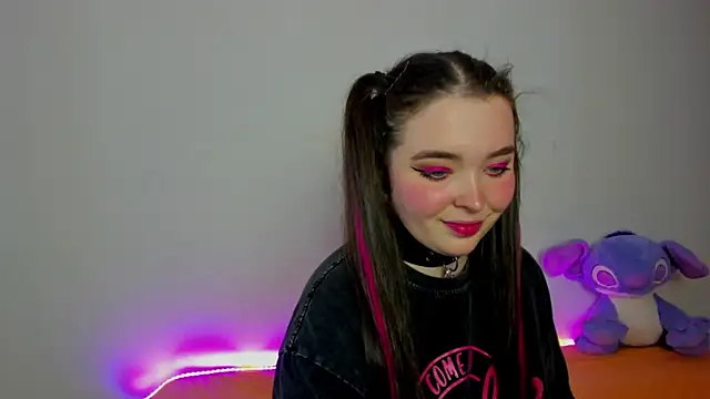 Snapshot of Alice_next_door chatting on September 11, 2025, 10:37 am Alice next door online show from September 11, 2025, 10:37 am