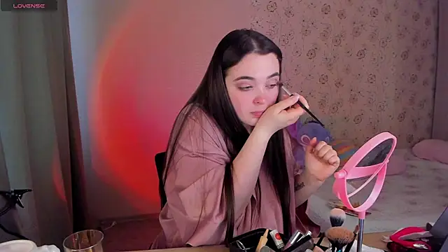 Snapshot of Alice_next_door chatting on April 19, 2026, 11:00 am Alice next door online show from April 19, 2026, 11:00 am
