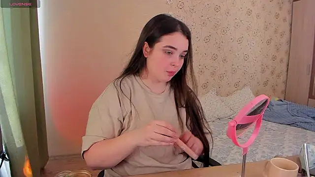 Snapshot of Alice_next_door chatting on March 17, 2026, 12:19 pm Alice next door online show from March 17, 2026, 12:19 pm