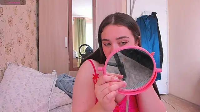 Snapshot of Alice_next_door chatting on May 29, 2026, 10:43 am Alice next door online show from May 29, 2026, 10:43 am