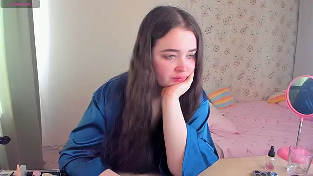 Snapshot of Alice_next_door chatting on April 16, 2026, 11:00 am Alice next door online show from April 16, 2026, 11:00 am
