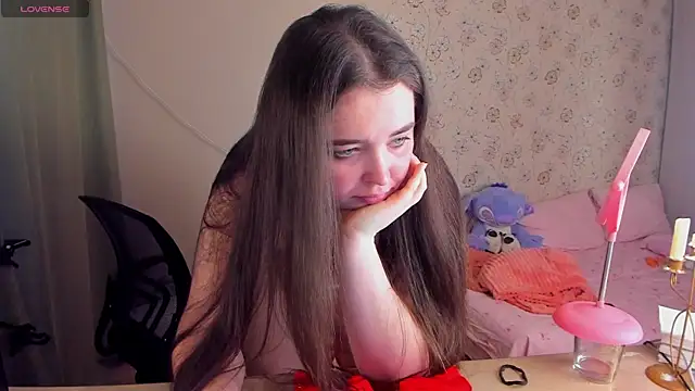 Snapshot of Alice_next_door chatting on April 22, 2026, 3:30 pm Alice next door online show from April 22, 2026, 3:30 pm
