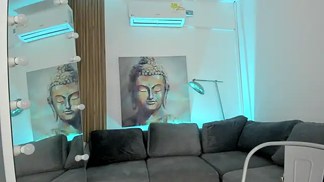 Snapshot of cinnia_ chatting on January 15, 2026, 10:07 am cinnia online show from January 15, 2026, 10:07 am