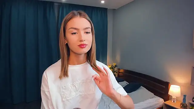 IsaVesco online show from September 10, 2025, 7:57 pm