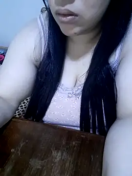 Snapshot of Madam-bezoul- chatting on October 25, 2025, 10:21 pm Madam-bezoul- online show from October 25, 2025, 10:21 pm