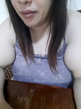 Snapshot of Madam-bezoul- chatting on December 16, 2025, 8:18 am Madam-bezoul- online show from December 16, 2025, 8:18 am