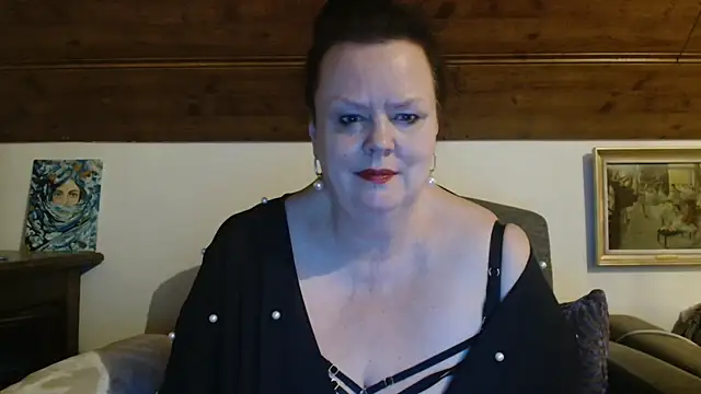 Snapshot of TiffanyMature chatting on April 17, 2026, 9:50 pm TiffanyMature online show from April 17, 2026, 9:50 pm