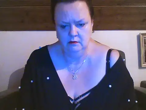 TiffanyMature online show from April 4, 2026, 8:04 pm
