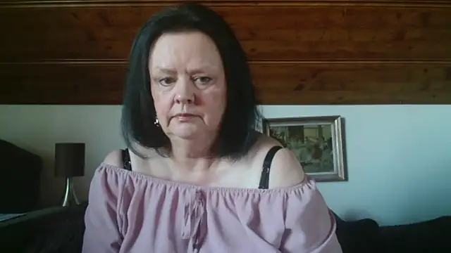 Snapshot of TiffanyMature chatting on October 3, 2025, 9:44 am TiffanyMature online show from October 3, 2025, 9:44 am