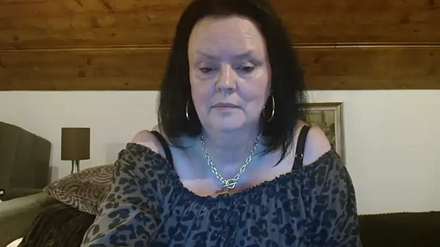 Snapshot of TiffanyMature chatting on October 2, 2025, 9:40 pm TiffanyMature online show from October 2, 2025, 9:40 pm